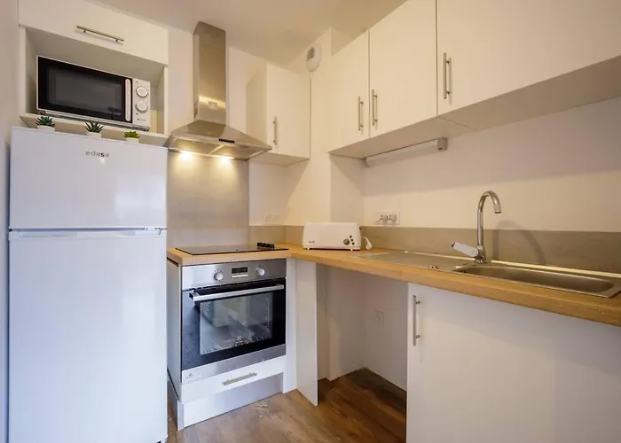 Appartement Neuf à - 6 Pers, 2 Ch, Terrasse Sud, Proche Télécabine Et Balnéa - Fr-1-695-12